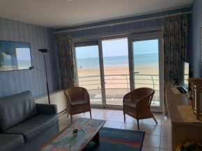 ZEEZICHT III - Modern seaview apartment with swimmingpool